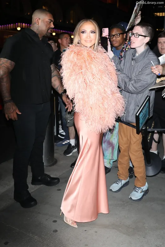 Jennifer Lopez photo 9 of 3409