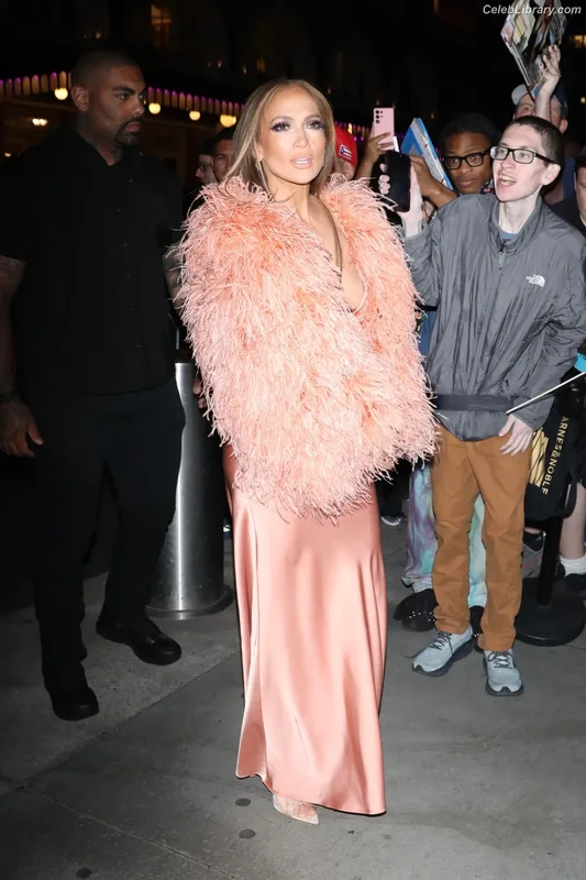 Jennifer Lopez photo 10 of 3409