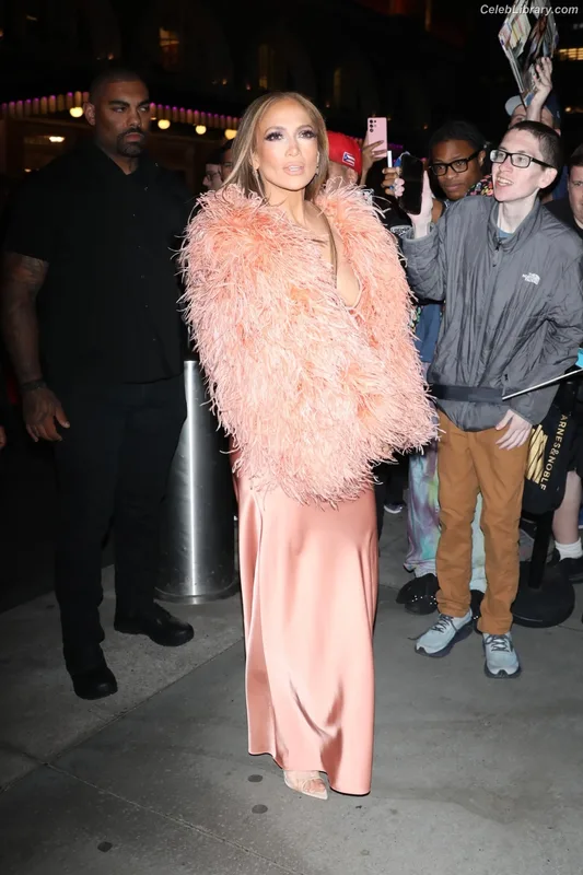 Jennifer Lopez photo 11 of 3409