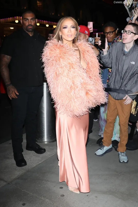 Jennifer Lopez photo 12 of 3409