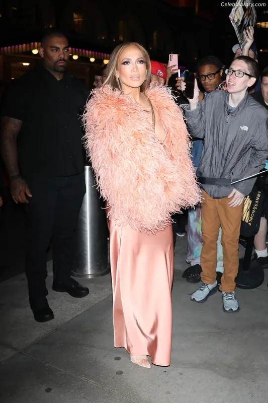 Jennifer Lopez photo 6 of 3409