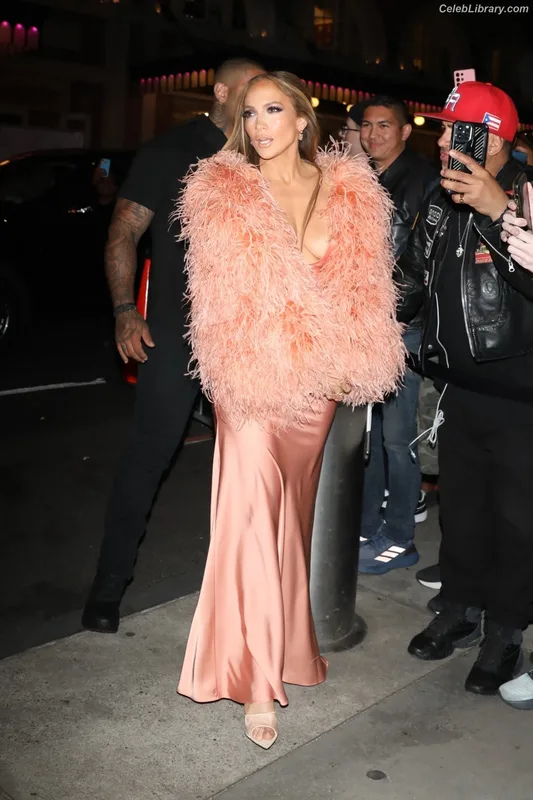 Jennifer Lopez photo 12 of 3409