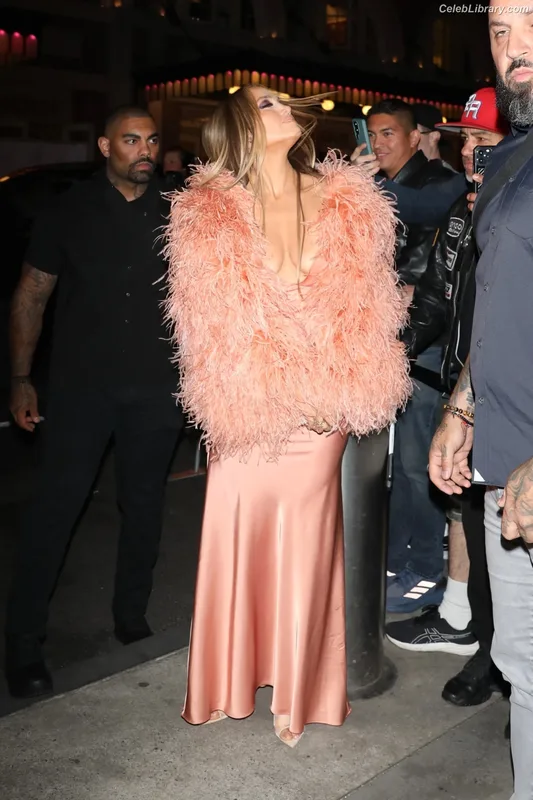 Jennifer Lopez photo 18 of 3409