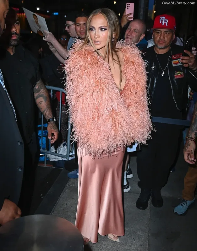 Jennifer Lopez photo 4 of 3409
