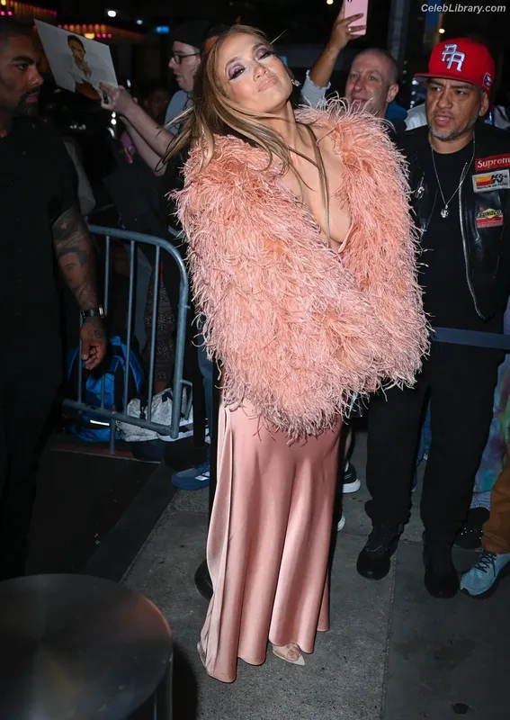 Jennifer Lopez photo 5 of 3409