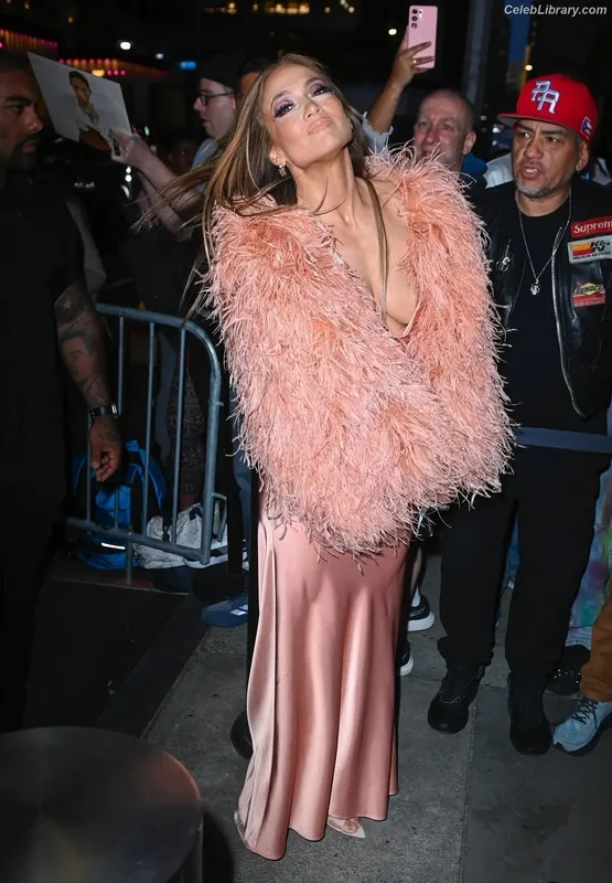 Jennifer Lopez photo 7 of 3409