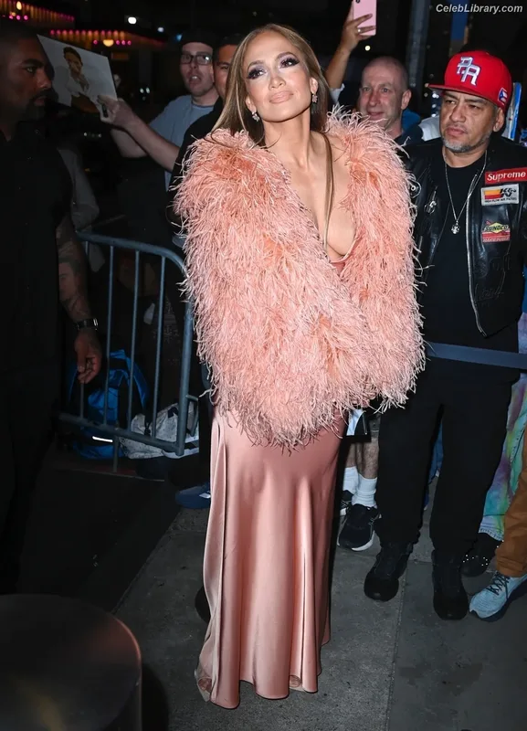 Jennifer Lopez photo 9 of 3409