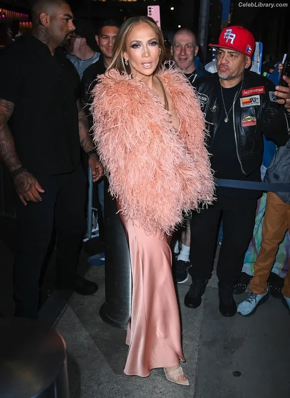 Jennifer Lopez photo 13 of 3409