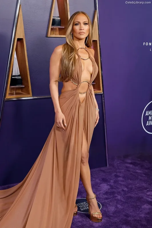Jennifer Lopez photo 2 of 3409