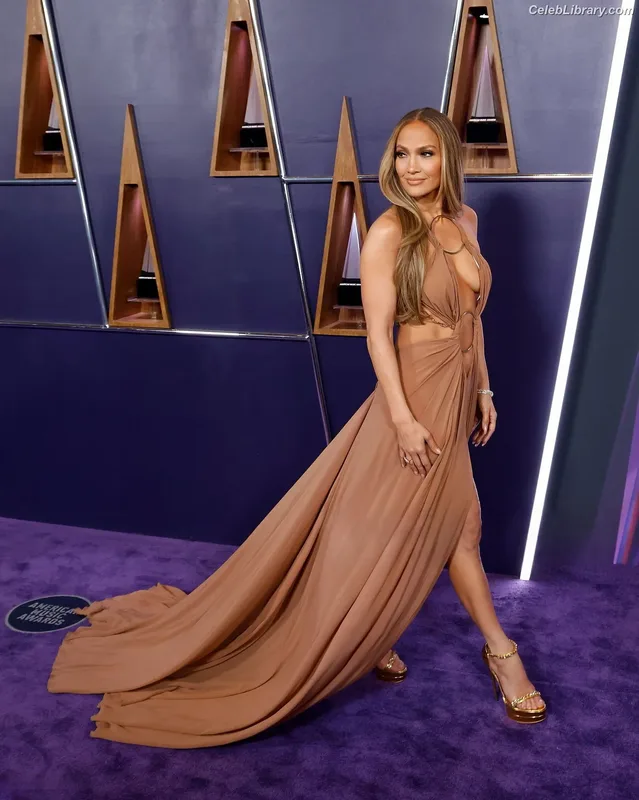 Jennifer Lopez photo 6 of 3409