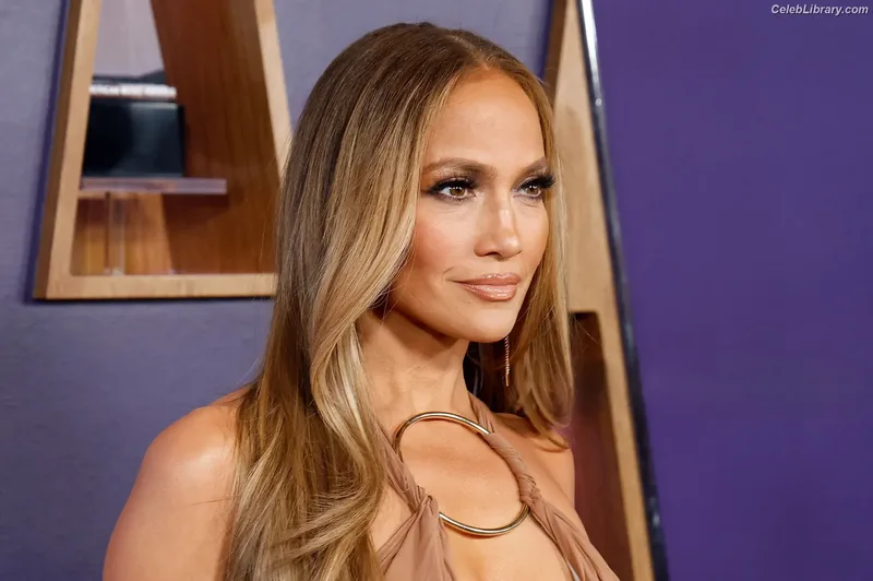 Jennifer Lopez photo 9 of 3409