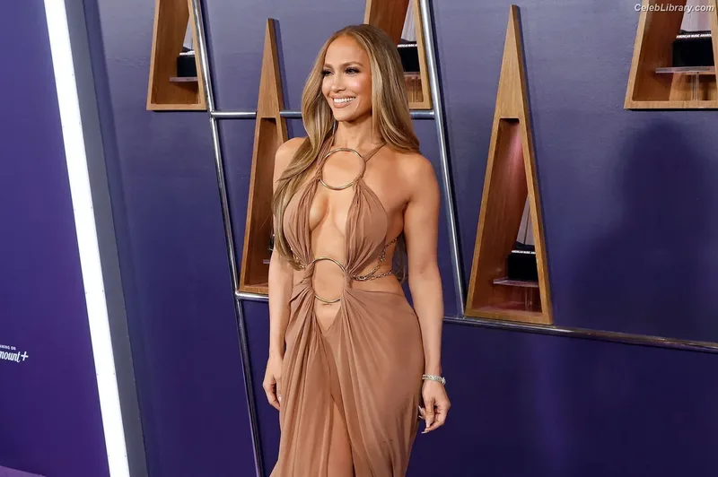 Jennifer Lopez photo 15 of 3409