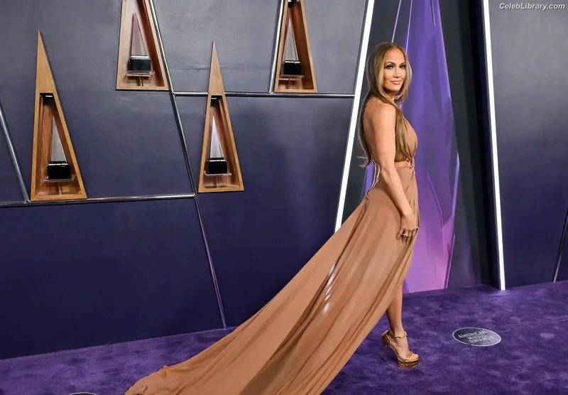 Jennifer Lopez photo 16 of 3409