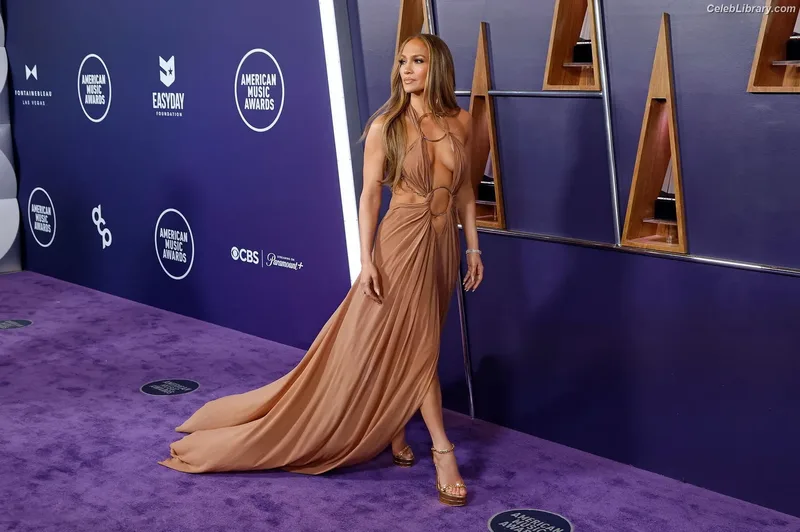 Jennifer Lopez photo 17 of 3409