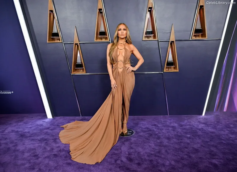 Jennifer Lopez photo 18 of 3409