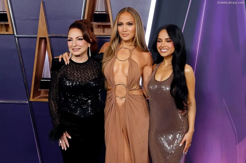 Jennifer Lopez photo 20 of 3409