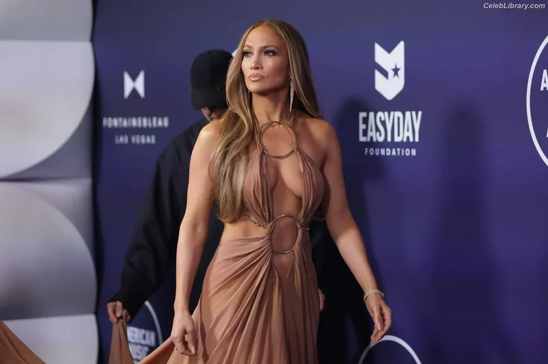 Jennifer Lopez photo 8 of 3409