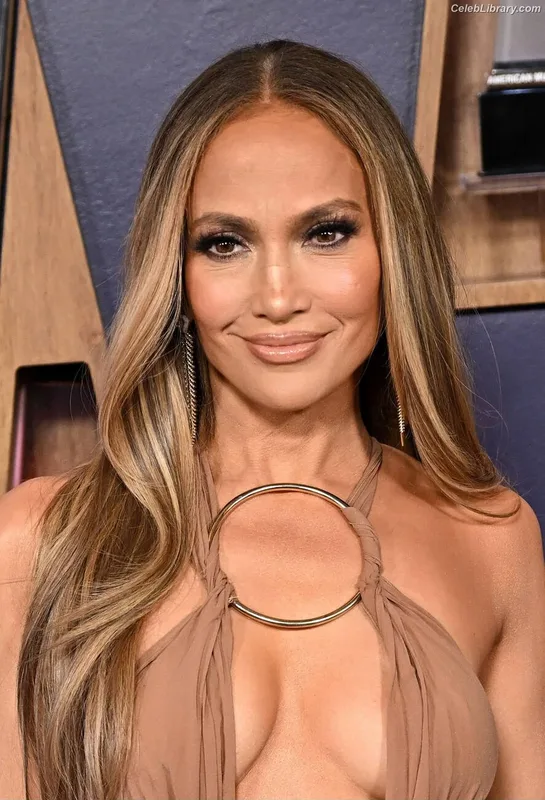 Jennifer Lopez photo 10 of 3409