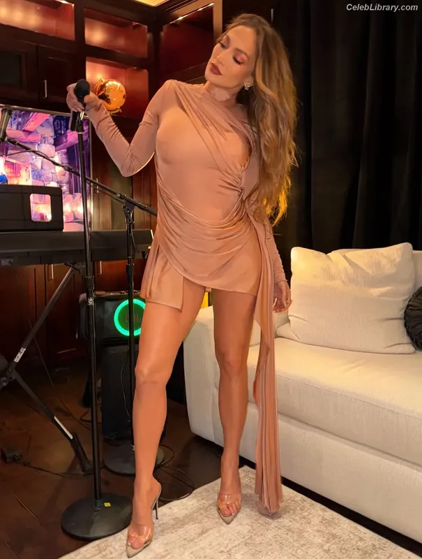 Jennifer Lopez photo 10 of 3409