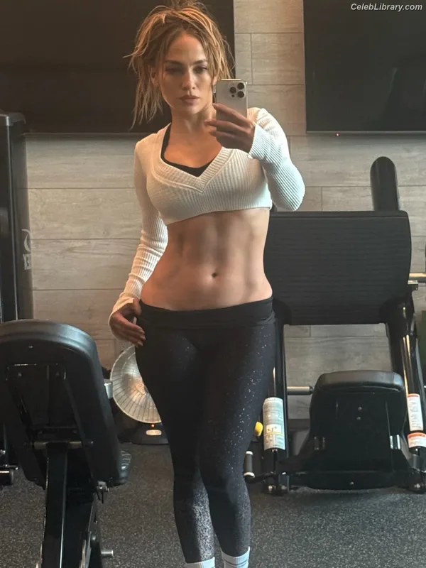 Jennifer Lopez photo 12 of 3409