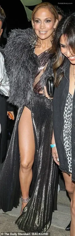 Jennifer Lopez photo 22 of 3409