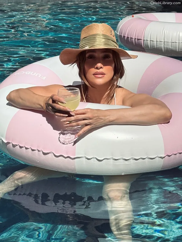 Jennifer Lopez photo 14 of 3409