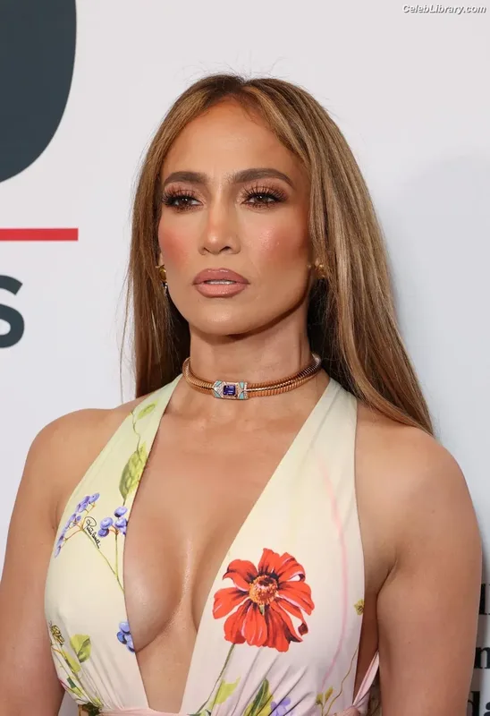 Jennifer Lopez photo 22 of 3409