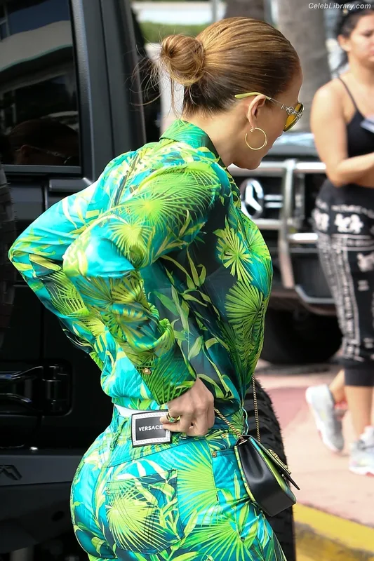 Jennifer Lopez photo 13 of 3409