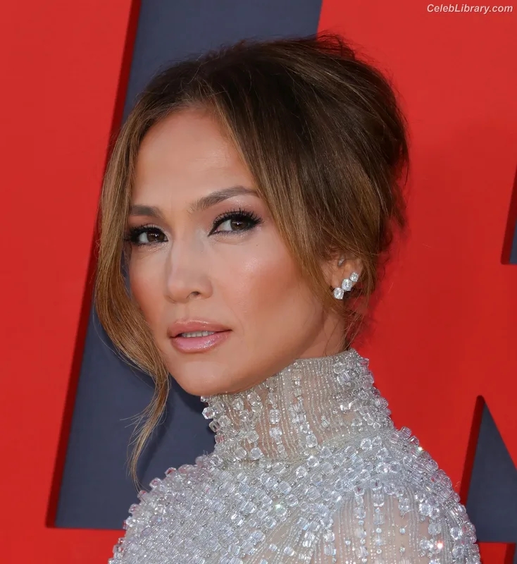 Jennifer Lopez photo 1 of 3409