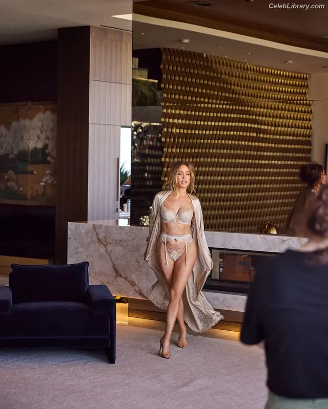 Jennifer Lopez photo 5 of 3409