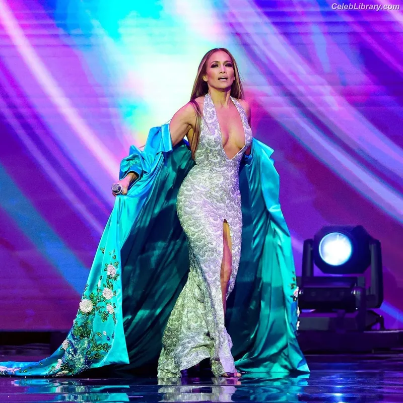 Jennifer Lopez photo 8 of 3409
