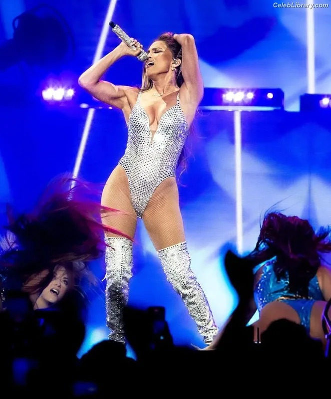 Jennifer Lopez photo 18 of 3409