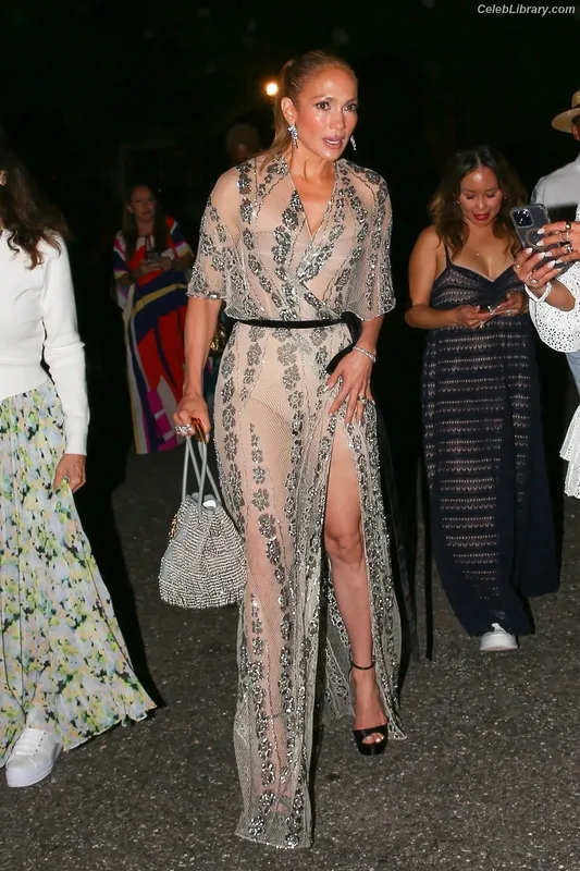 Jennifer Lopez photo 10 of 3409