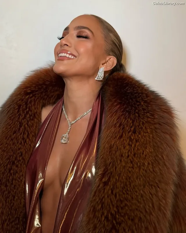 Jennifer Lopez photo 17 of 3409