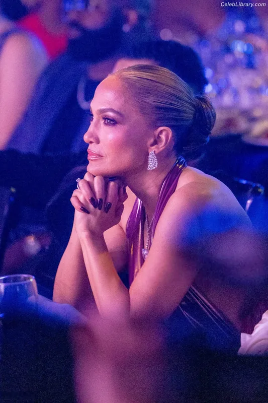 Jennifer Lopez photo 3 of 3409