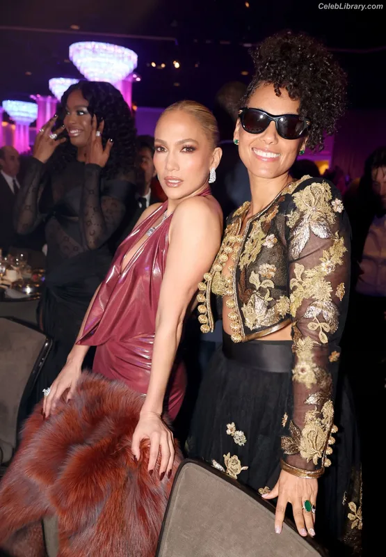 Jennifer Lopez photo 6 of 3409