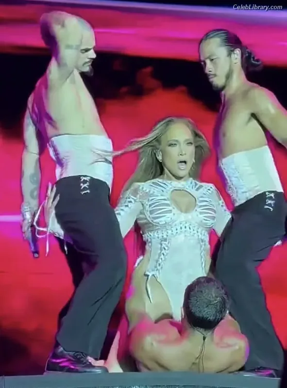 Jennifer Lopez photo 23 of 3409