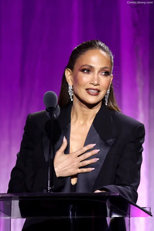 Jennifer Lopez photo 22 of 3409