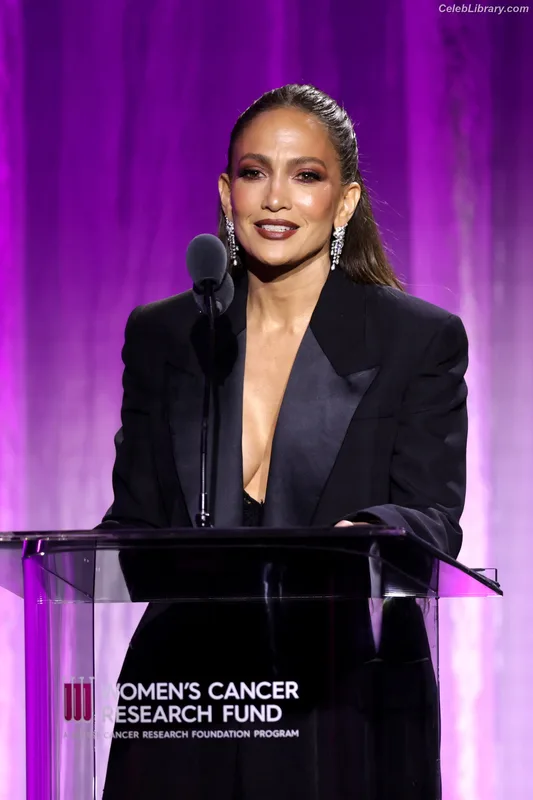Jennifer Lopez photo 8 of 3409