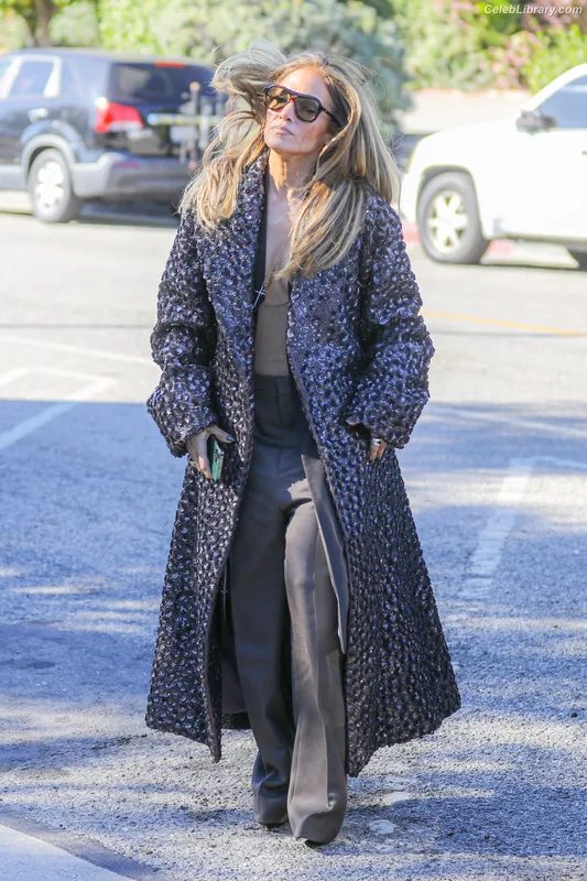 Jennifer Lopez photo 1 of 3409