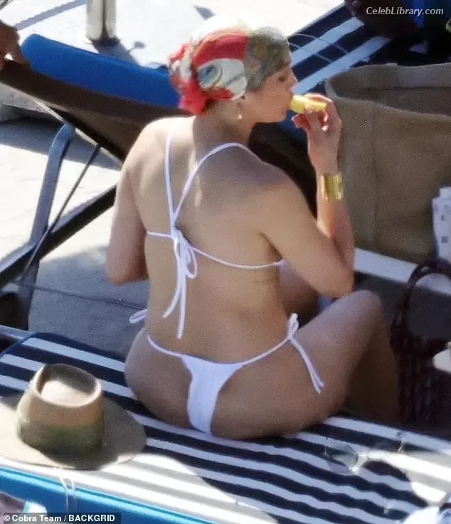 Jennifer Lopez photo 9 of 3409