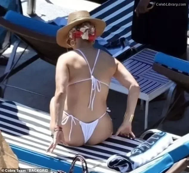 Jennifer Lopez photo 12 of 3409