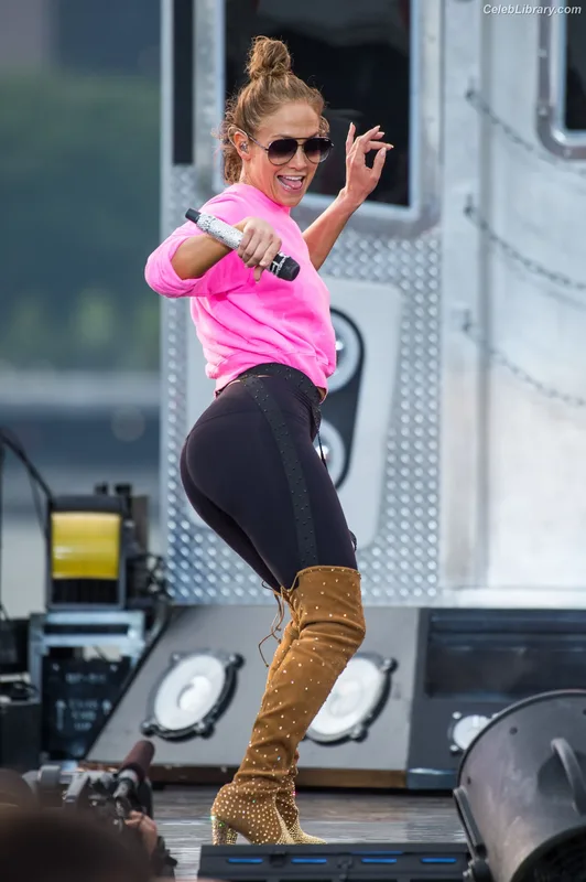 Jennifer Lopez photo 20 of 3409