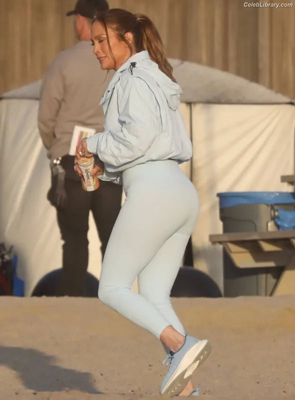 Jennifer Lopez photo 4 of 3409