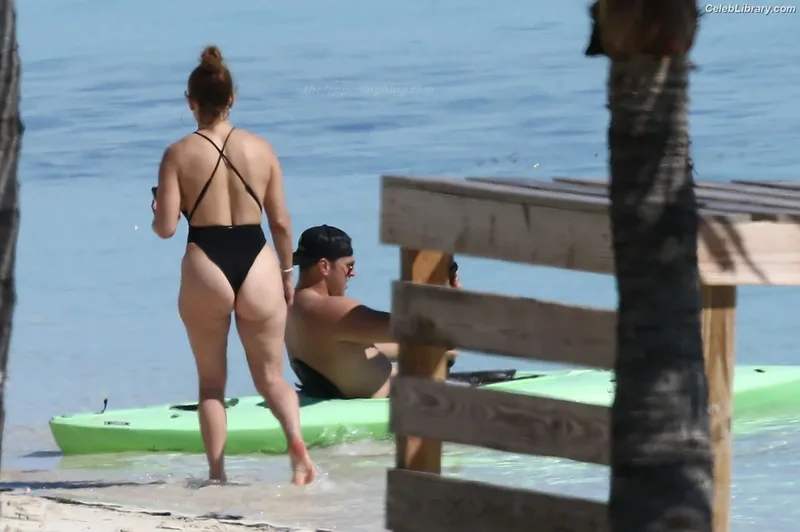 Jennifer Lopez photo 12 of 3409