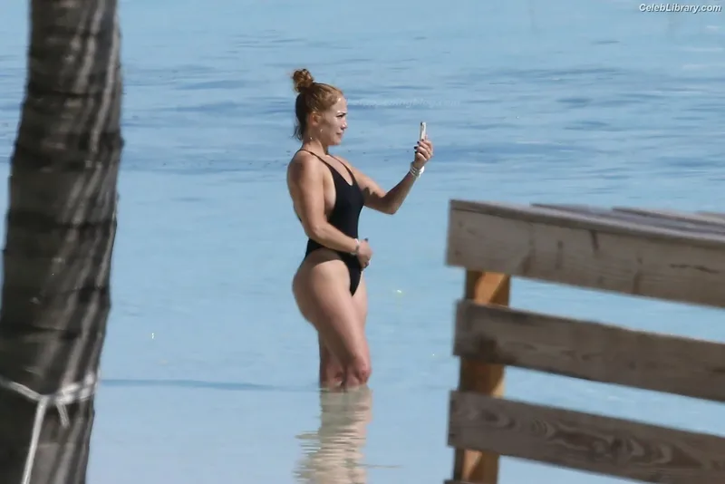 Jennifer Lopez photo 20 of 3409