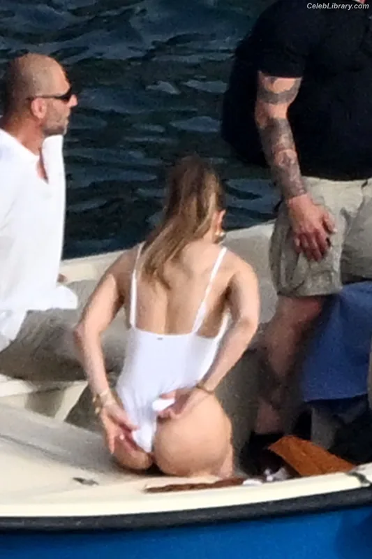 Jennifer Lopez photo 12 of 3409