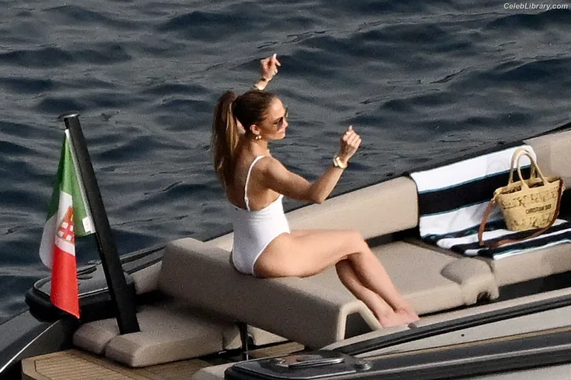 Jennifer Lopez photo 21 of 3409