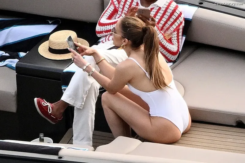 Jennifer Lopez photo 8 of 3409