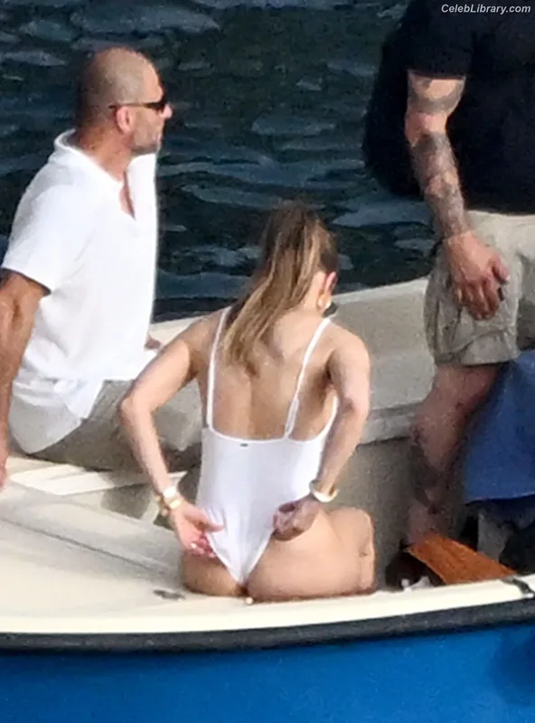 Jennifer Lopez photo 14 of 3409
